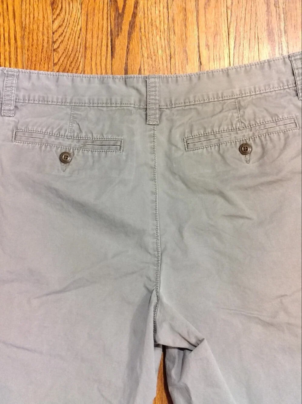 Men's Gray Flat-Front Chino Shorts